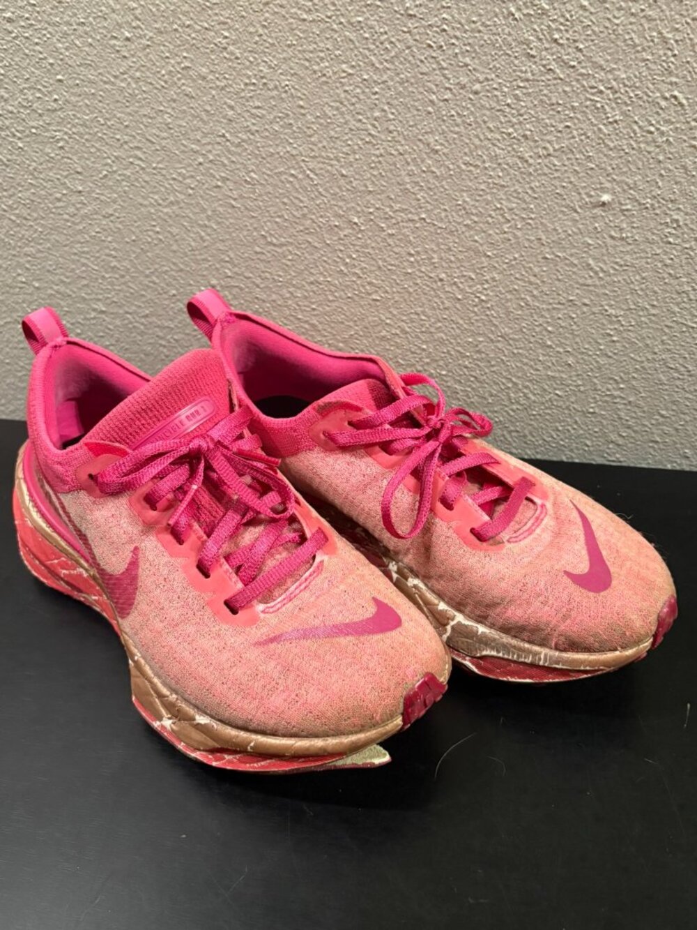 Nike Invincible 3 Pink Metallic Gold Running Shoes Women's Size 7 DR2660-602